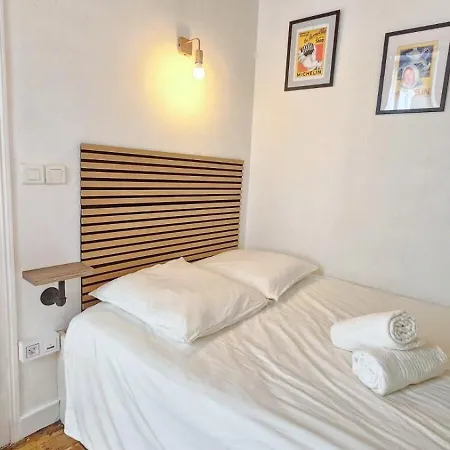 L'histoire Clermontoise - Tramway Au Pied Du Apartment *