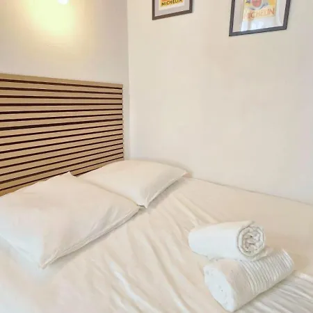 L'histoire Clermontoise - Tramway Au Pied Du Apartment Clermont-Ferrand