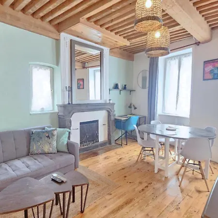 L'histoire Clermontoise - Tramway Au Pied Du Apartment Clermont-Ferrand