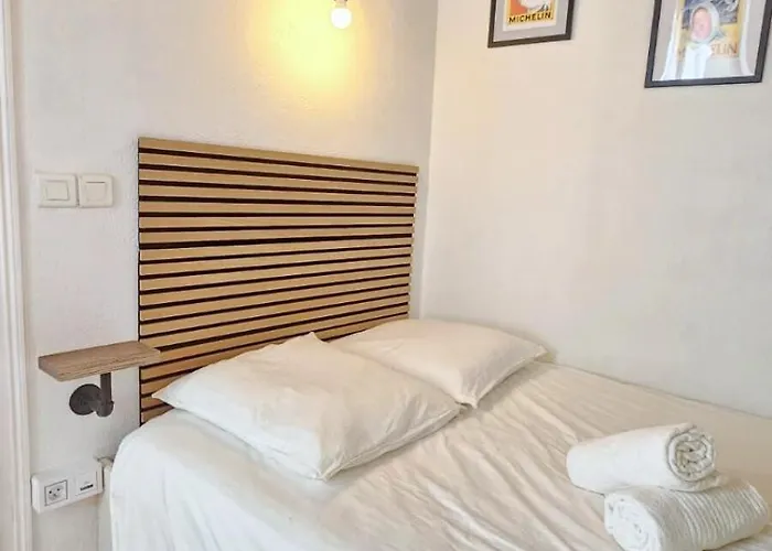 L'histoire Clermontoise - Tramway Au Pied Du Apartment *