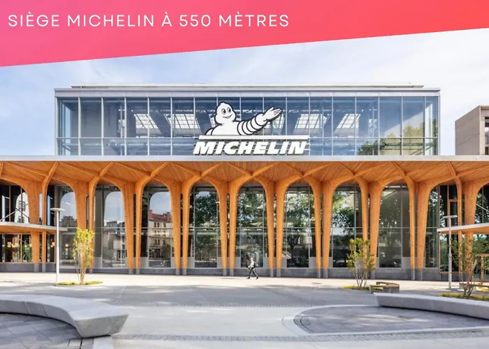 L'histoire Clermontoise - Tramway Au Pied Du Apartment *